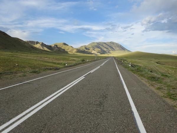 50 км до границы с Монголией (за спиной Кызыл)